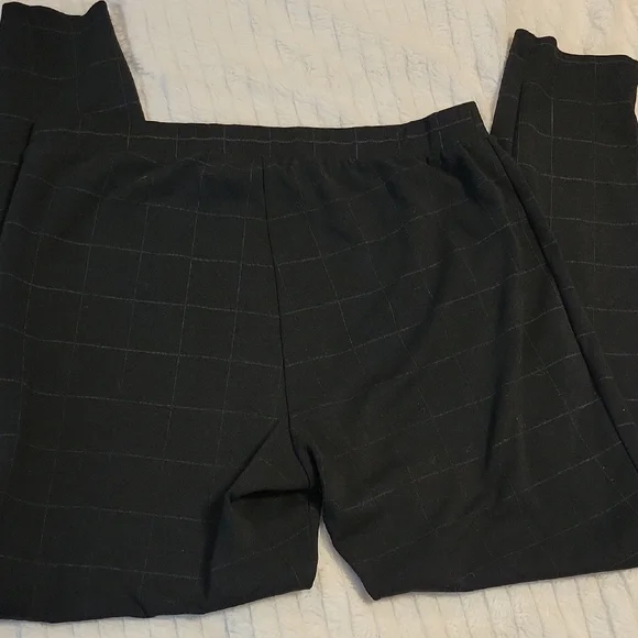 Ellen Tracy Black Dress Pants Sleek Tapered Design Thin Stripe Checkered Design - Picture 5 of 7